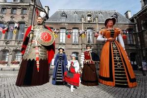 La-famille-Gayant-Douai_large